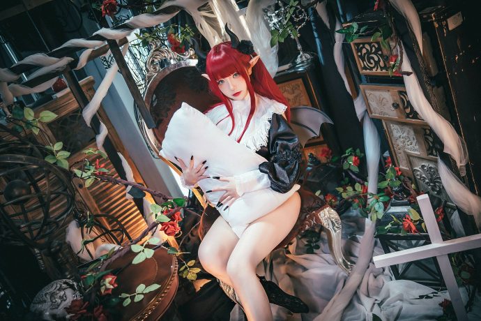 雪晴astra cosplay喜多川海梦利兹魅魔，暗黑俏皮造型与神态细节还原