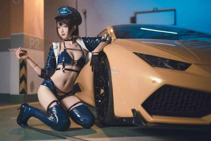 封疆疆v还原碧蓝航线巴尔的摩赛车女郎,利落短发展现飒爽赛道气场