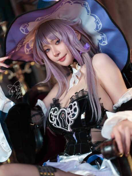 Machi馬吉COS星穹铁道黑塔,精致魔女帽与优雅神态还原空间站天才少女