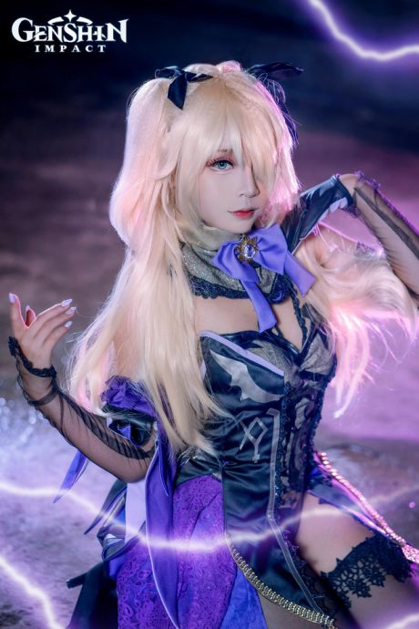 Sayo_Momo精致COS《原神》菲谢尔，经典哥特造型展现断罪皇女神韵
