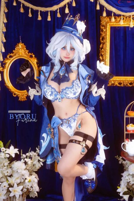 Byoru原神芙宁娜COS写真:水纹华服与冷调光影还原枫丹女神气质