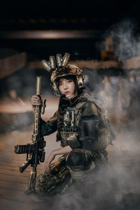 Nene演绎《使命召唤》战术特战风，硬核装备与冷峻神态尽显反差魅力