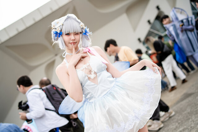 Freya妃芽漫展COS原神神里绫华，纯白长裙演绎优雅白鹭公主