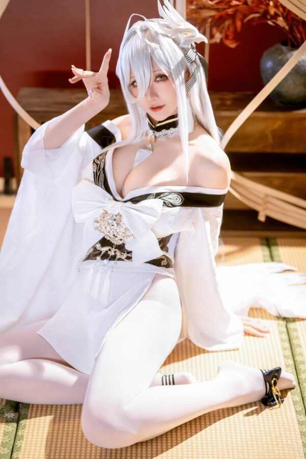 星之迟迟碧蓝航线cosplay白凤：秋日枫叶与白色和服的温婉韵味