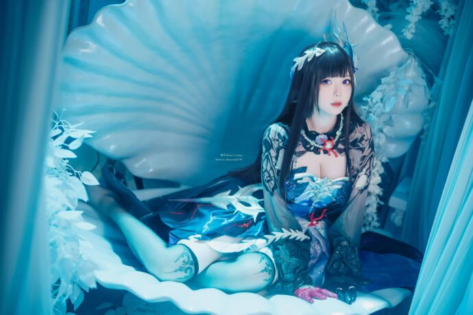 还原星穹铁道海瑟音：霜月shimo cosplay展现深海人形的清冷姿态