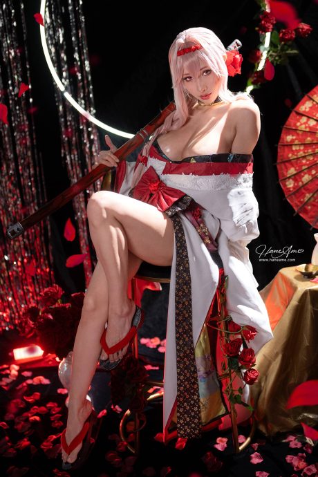 COS雨波_HaneAme带来《胜利女神：妮姬》红莲COS，和风战袍执剑亮相