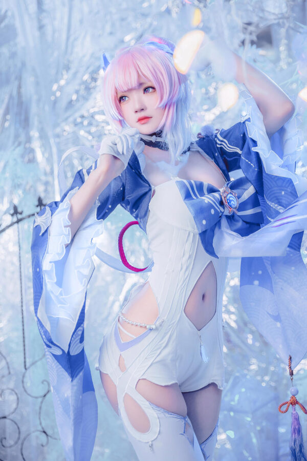 桜桃喵cos心海：冰蓝深海梦境中的静谧水元素写真
