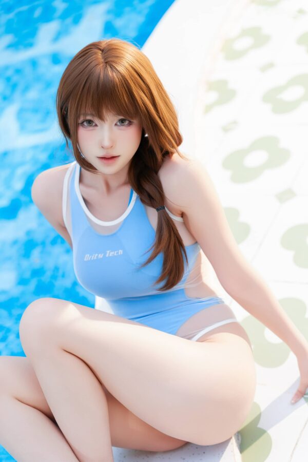 清水由乃泳装薄荷日光写真：浅蓝池畔光影下的清凉夏日定格