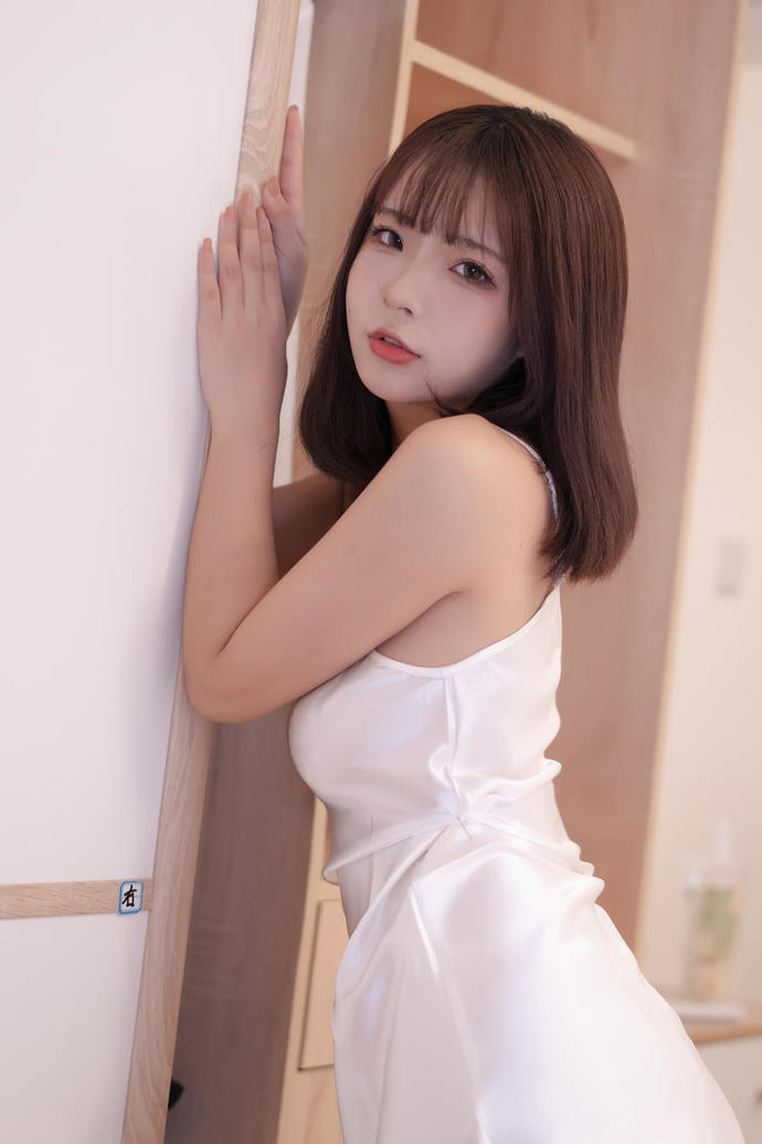 yuuhui玉汇写真《约会我的女学生》，从清纯JK到更衣室的反差魅力