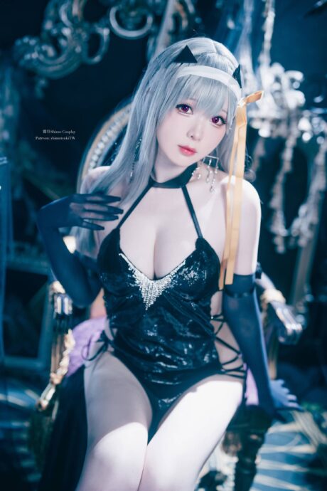 霜月shimo cosplay还原妮姬莫达尼亚,银发战服展现清冷机械感