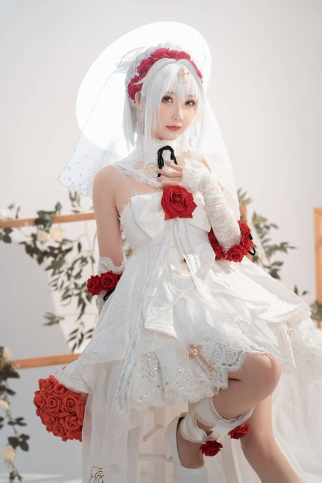 面饼仙儿COS崩坏学园2德丽莎,一袭纯白蕾丝婚纱演绎甜美学园长