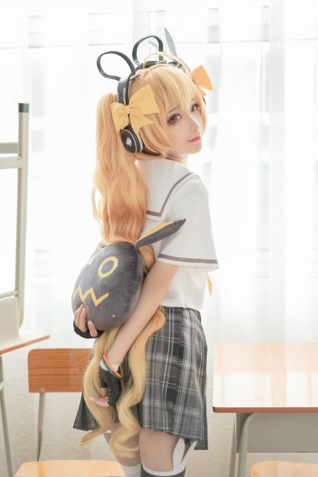 蠢沫沫COS王者荣耀安琪拉时之奇旅，双马尾水手服还原俏皮漫画少女