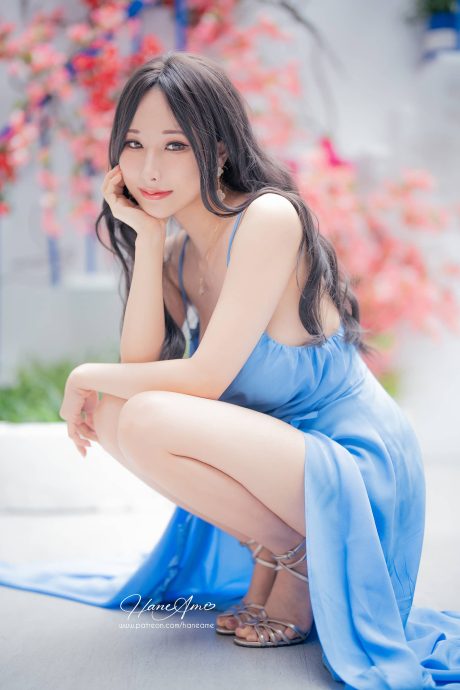 雨波_HaneAme 写真演绎爱琴海春色：一袭天蓝长裙漫步海岛花海