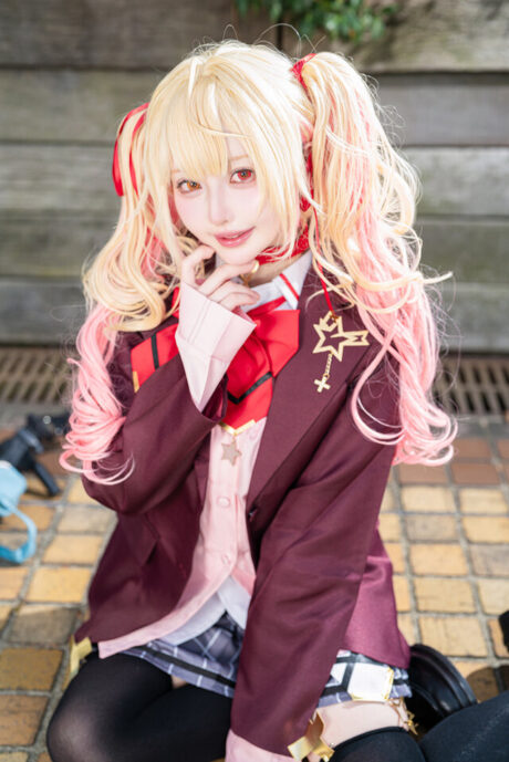 Shiomineta出镜彩虹社星川莎拉COS，金发双马尾制服亮相池袋现场