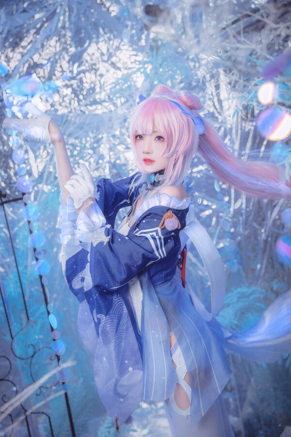 桜桃喵cos心海：冰蓝深海梦境中的静谧水元素写真