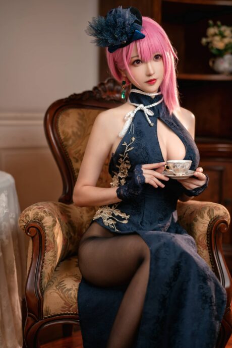 小南宫碧蓝航线黑太子旗袍COS,欧式复古场景还原皇家优雅气质