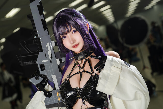 米娅Mia亮相NICONICO超会议 COS《胜利女神：妮姬》米哈拉冷峻造型