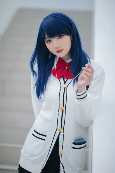 瓜希酱 cos 宝多六花,经典开衫制服还原《SSSS.GRIDMAN》校园日常
