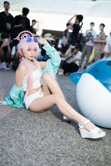 Turq_KJ亮相FF45漫展，夏日泳装COS还原蔚蓝档案小鸟游星野