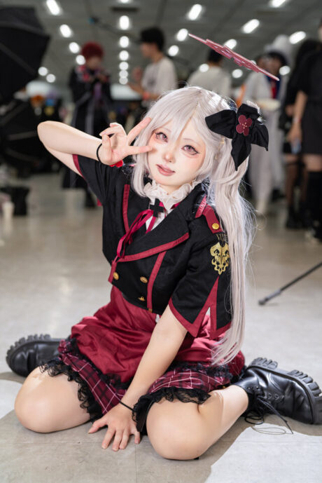 SekaiEruka蔚蓝档案浅黄睦月COS:暗光摄影下的小恶魔气场还原