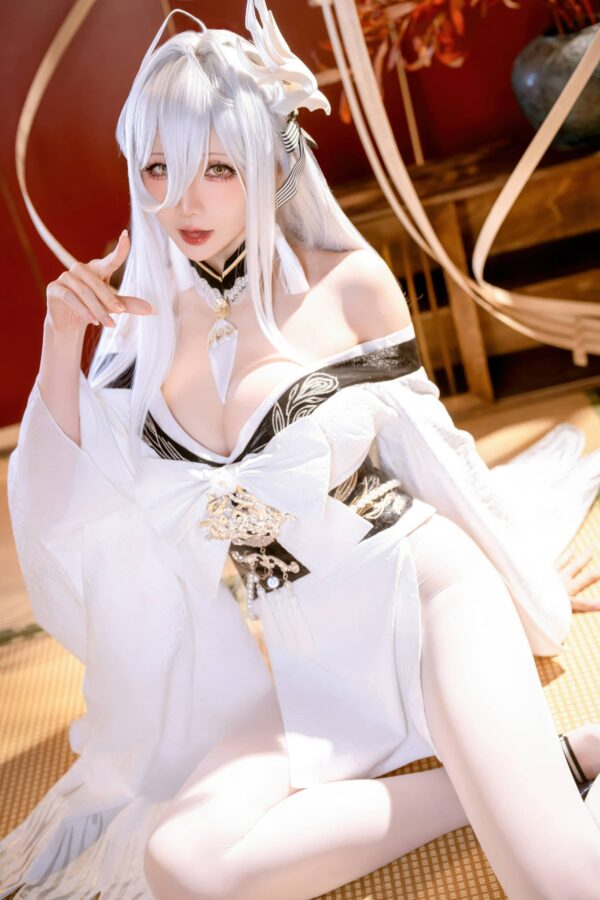 星之迟迟碧蓝航线cosplay白凤：秋日枫叶与白色和服的温婉韵味