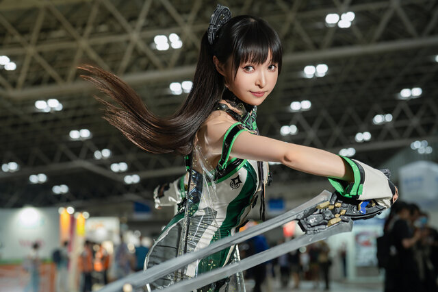 Mayuron《剑星》伊芙COS：WF2025现场还原战士气场与作战服细节