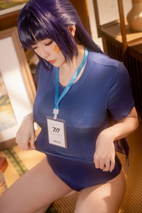 星之迟迟COS优香体操服图集：还原蔚蓝档案千禧年会计的清爽日常