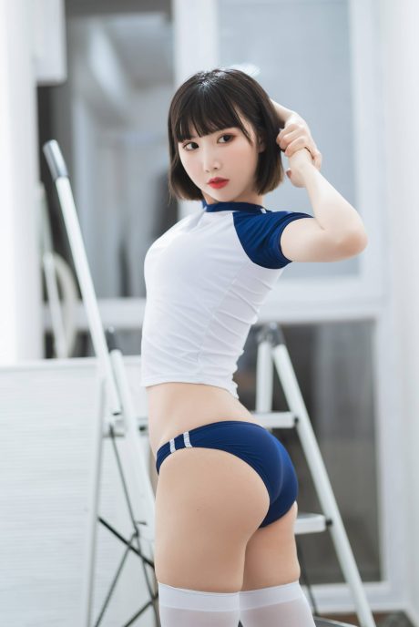 面饼仙儿写真体操服图集:经典蓝白运动装配清爽短发,尽显元气校园风
