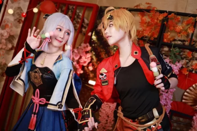 ShoShang出镜《原神》神里绫华COS：尽显名门大小姐的典雅气质与剑术身姿