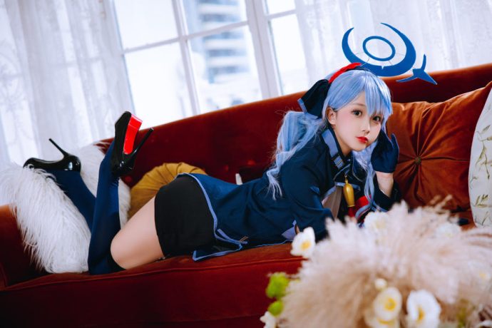 椎名莜《蔚蓝档案》天雨亚子 COS：风纪委员制服还原与茶杯场景