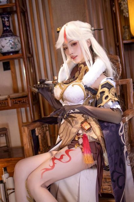 还原原神天权星气场,水淼aqua的cosplay写真作品展现凝光端庄仪态