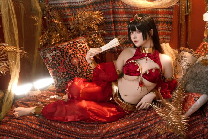 屿鱼Yukako碧蓝航线大凤COS：红金舞娘华服与航母女王气场