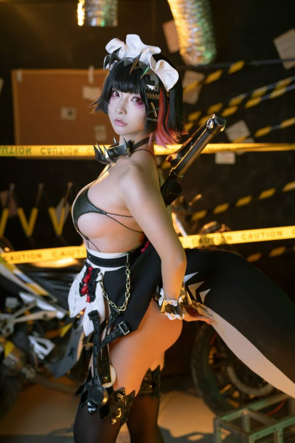 绝区零艾莲乔COS：在这套yuuhui玉汇作品中看鲨鱼女仆手扛重型剪刃