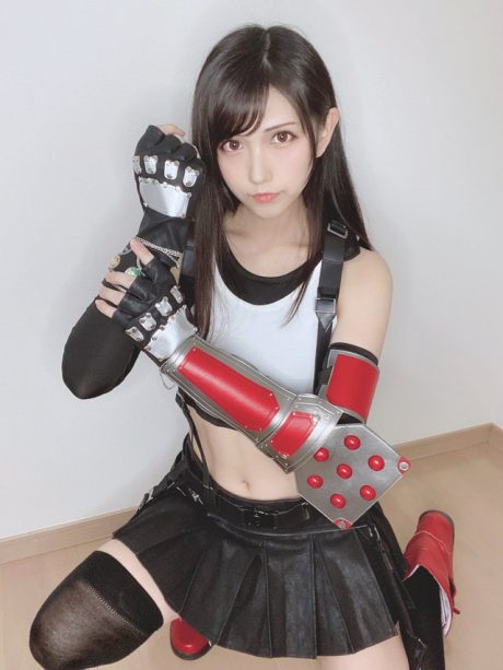 小日向くるみ《最终幻想VII》蒂法COS：细致还原经典战装与坚韧神韵