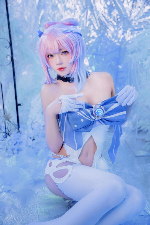 桜桃喵cos心海：冰蓝深海梦境中的静谧水元素写真