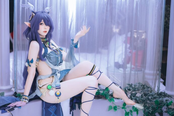 霜月shimo cosplay原神菈乌玛：苍林圣女的冷调月影与清冷质感