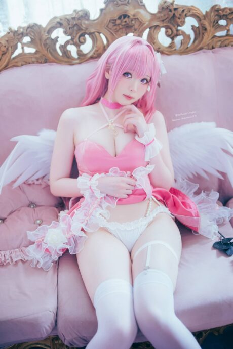 霜月shimo写真化身甜心天使,粉色系轻盈羽翼定格治愈系梦幻氛围