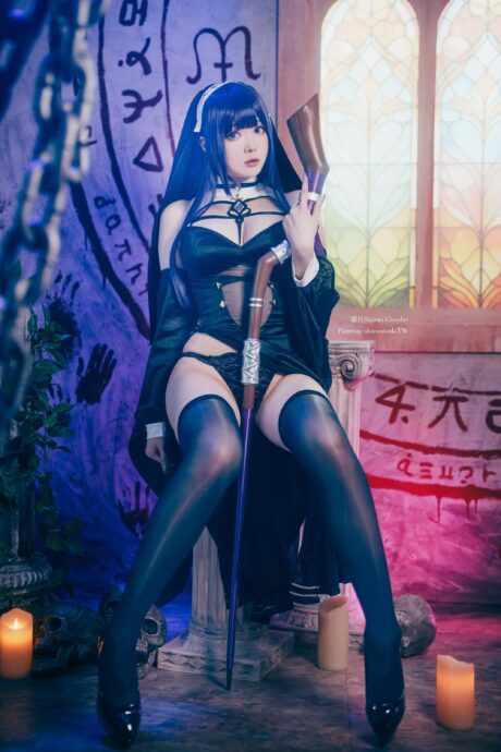 霜月shimo cosplay《葬送的芙莉莲》菲伦，修女造型展现冷艳气质