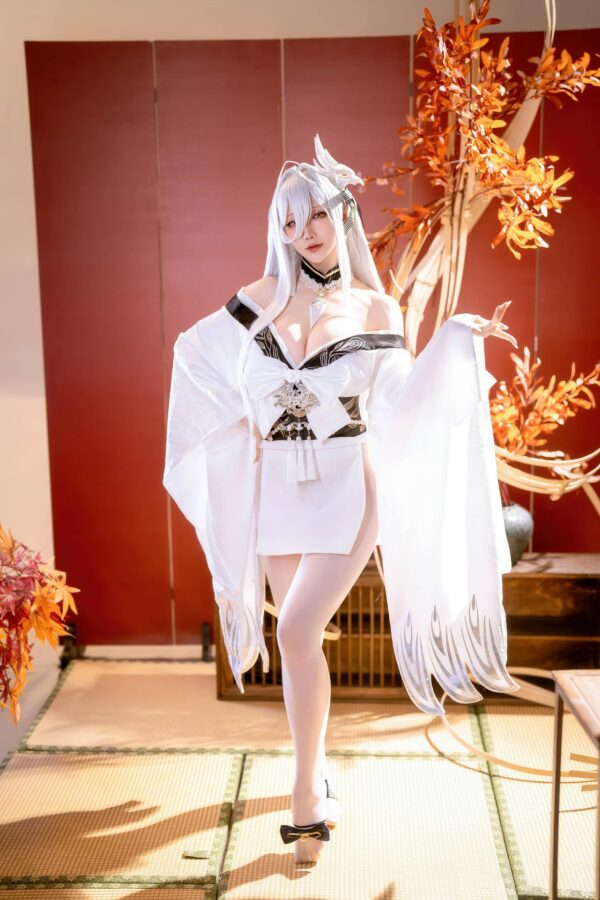 星之迟迟碧蓝航线cosplay白凤：秋日枫叶与白色和服的温婉韵味