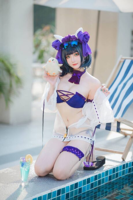 瓜希酱碧蓝航线泳装柴郡COS:夏日泳池边的俏皮猫耳舰娘图集