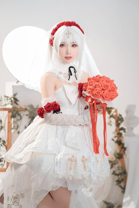 面饼仙儿COS崩坏学园2德丽莎,一袭纯白蕾丝婚纱演绎甜美学园长