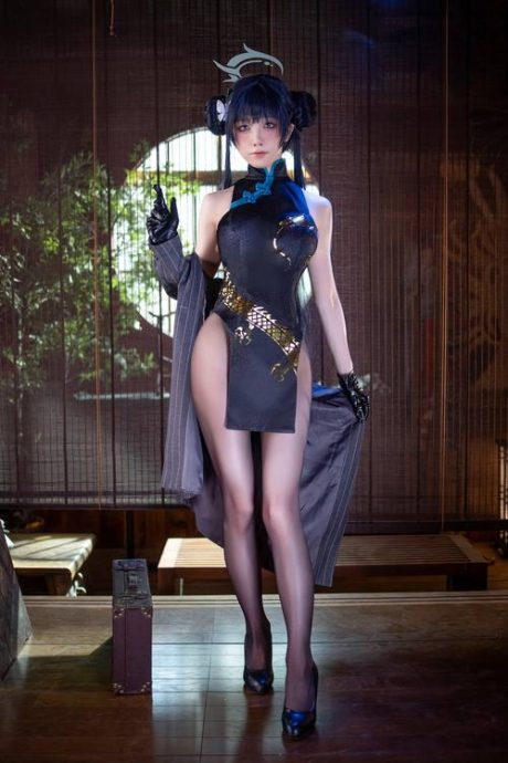 还原《碧蓝档案》玄龙门会长，水淼aqua的cosplay写真作品展现妃咲冷艳气质