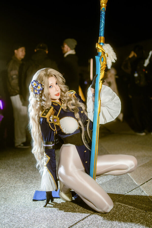 餓小璇miu棕色尘埃2达丽安COS:FF46展会现场蓝金战甲实拍