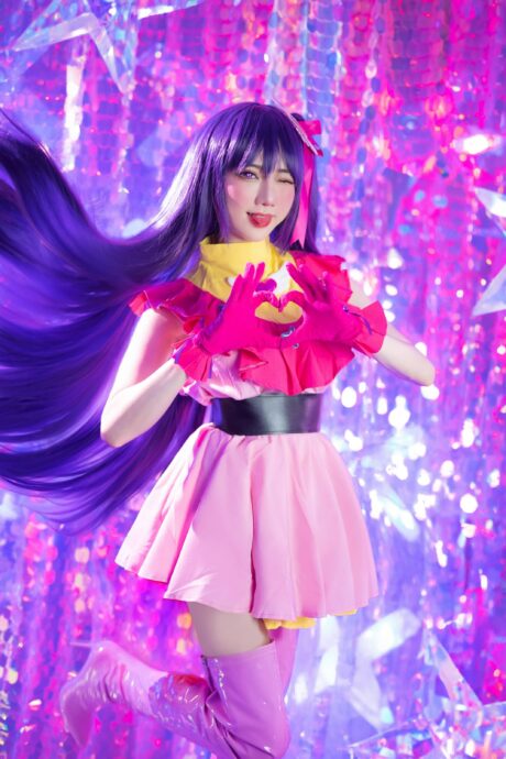 sallydorasnow写真还原《我推的孩子》星野爱,舞台打歌服演绎甜美偶像