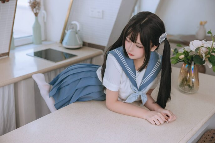 日奈娇原创JK制服写真：蓝白水手服配双马尾，诠释甜美清爽学妹风