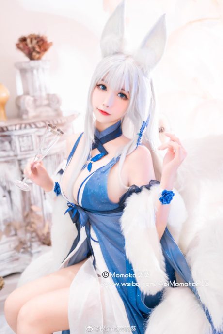 Momoko葵葵碧蓝航线信浓COS:柔光梦境中的半醒航母舰娘还原