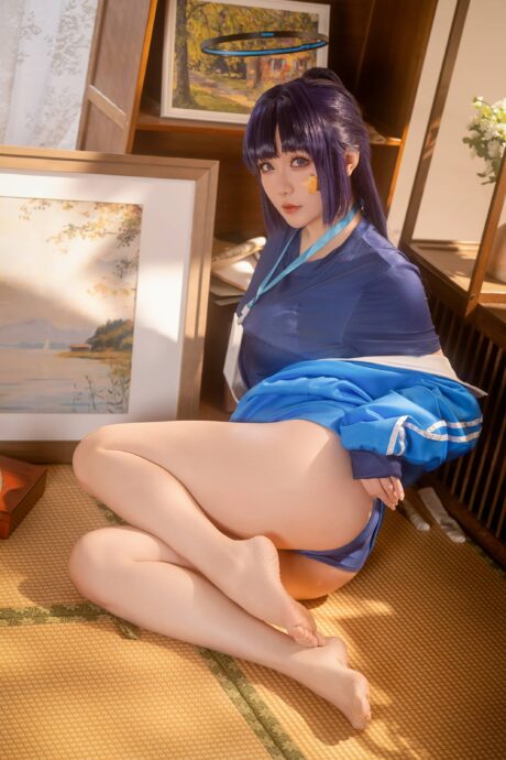 星之迟迟COS优香体操服图集：还原蔚蓝档案千禧年会计的清爽日常