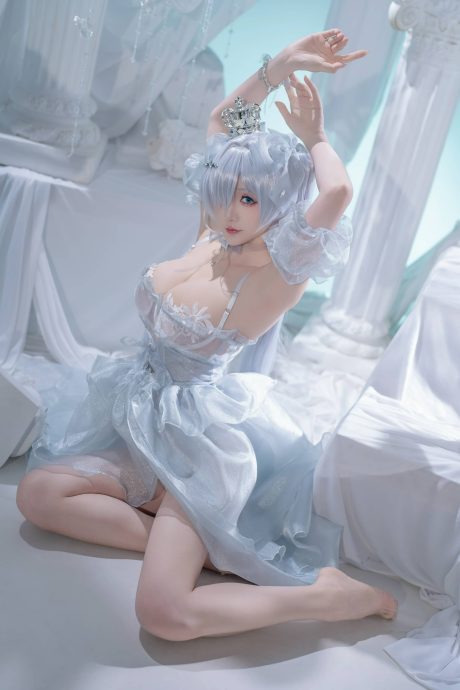 星之迟迟妮姬cos灰姑娘图集:华丽透光礼服还原童话水晶战姬