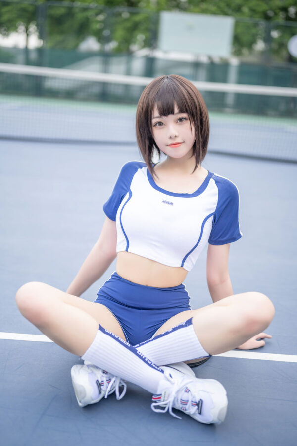 蜜汁猫裘cos写真：户外网球场体操服造型，定格阳光明媚的运动系少女