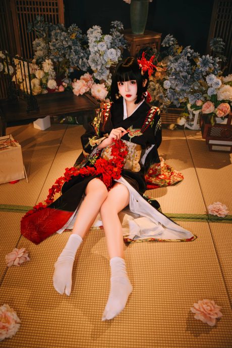 日奈娇花魁狐妖COS写真：华美和服配灵动狐尾，定格古典妖魅风情